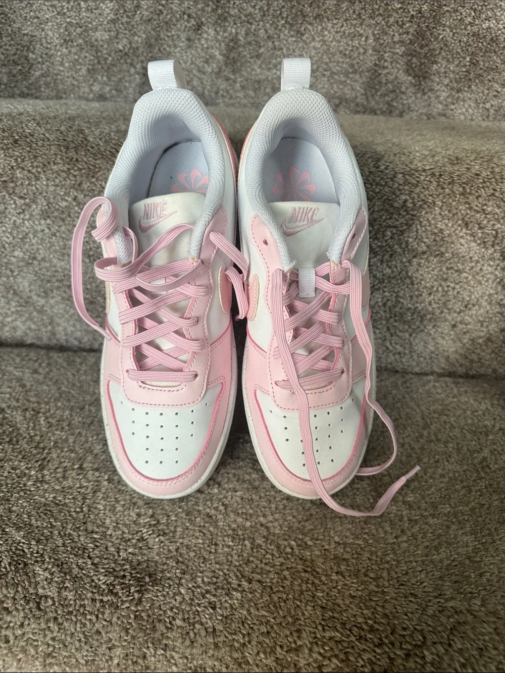 Nike Kids Low-Top Sneakers in Pink and White